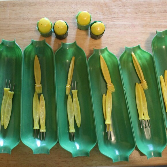 Vintage 26 PC Corn Holder Set - Picture 3 of 4